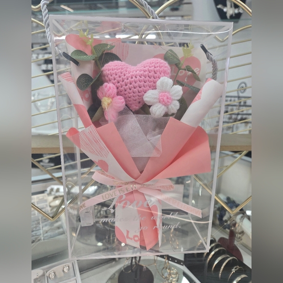 Crocheted Valentines Bouquet - Picture 4 of 5